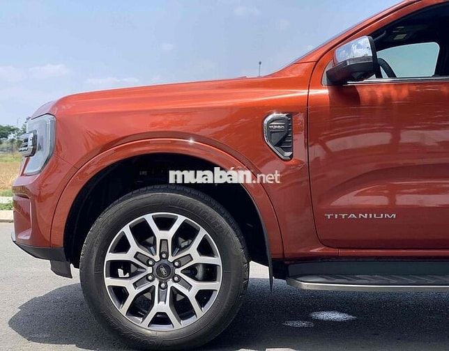 Everest Titanium 2023 qua sử dụng giá hợp lý