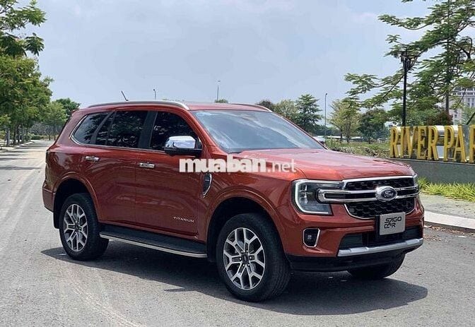 Everest Titanium 2023 qua sử dụng giá hợp lý