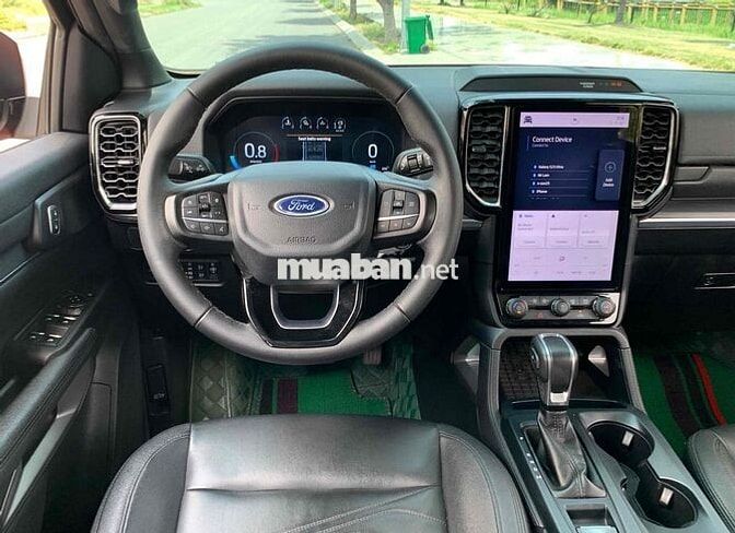 Everest Titanium 2023 qua sử dụng giá hợp lý