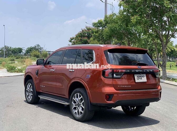 Everest Titanium 2023 qua sử dụng giá hợp lý