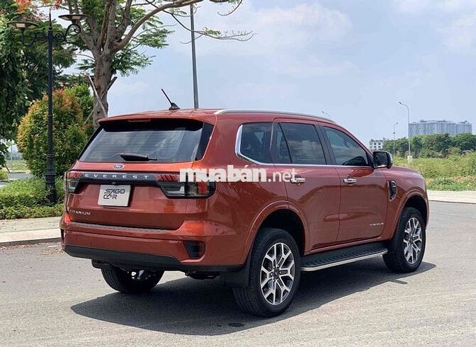 Everest Titanium 2023 qua sử dụng giá hợp lý