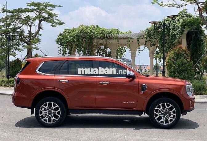 Everest Titanium 2023 qua sử dụng giá hợp lý