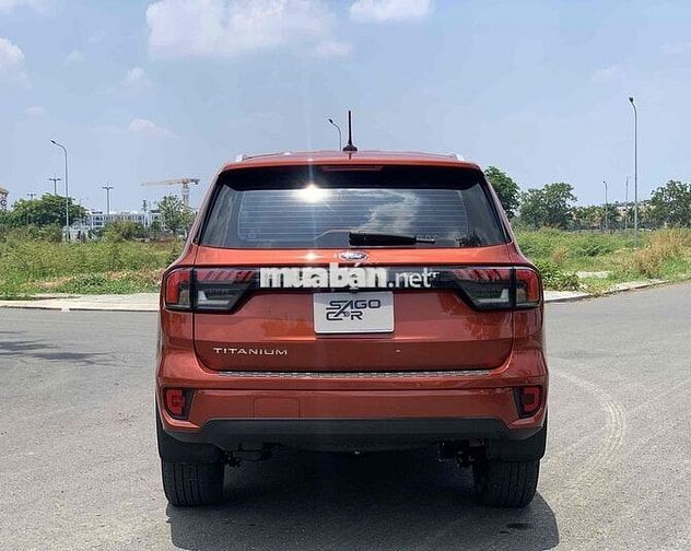 Everest Titanium 2023 qua sử dụng giá hợp lý