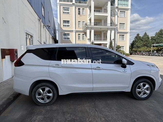 Mitsubishi Xpander Trắng 7 chỗ