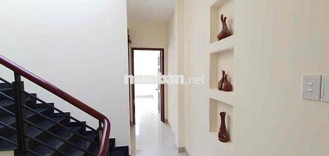cho thuê nhà 4x15 (3 lầu) đường Ngyễn trãi .Q1 (5p) 26tr