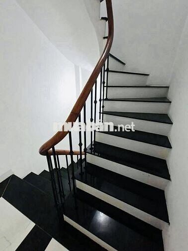 Cho thuê nhà phố Thượng Thanh, 32m x 5 tầng, nhà mới, full đồ, ở ngay