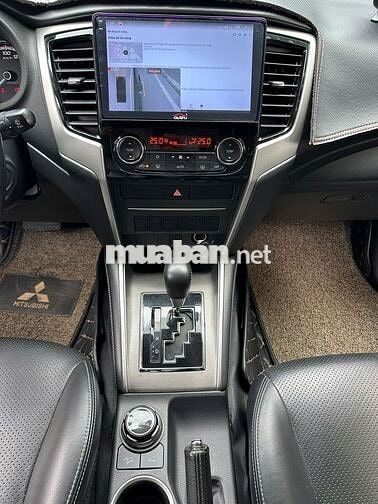 Mitsubishi Triton 2019 4x4 AT Mivec 11 vạn km Đen