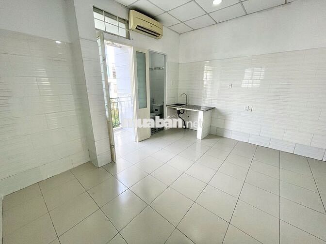 Phòng ban công thoáng ngay Hoàng Diệu 2, bảo vệ 24/24