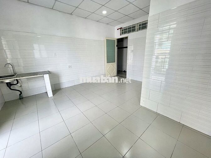 Phòng ban công thoáng ngay Hoàng Diệu 2, bảo vệ 24/24