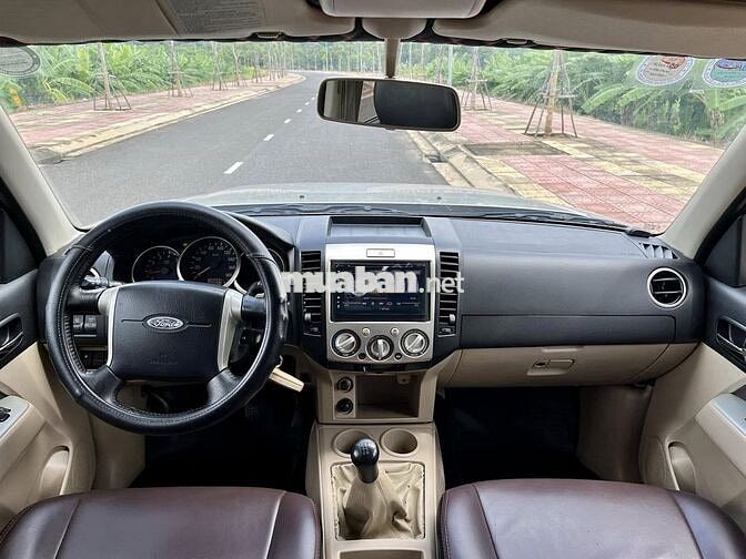 Ford Everest 2009 máy dầu số sàn màu xám