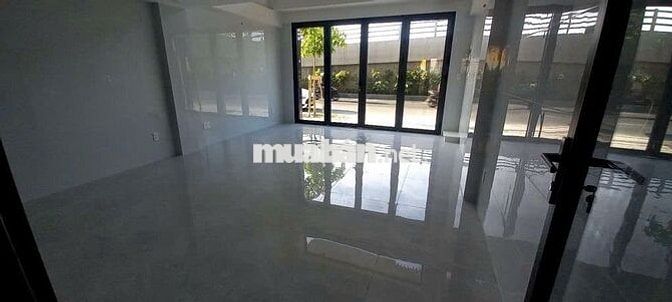 Siêu Phẩm 6 tầng thang máy giá rẻ