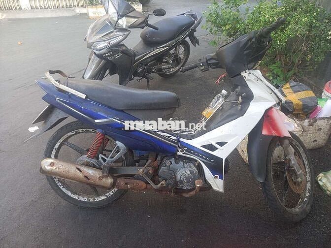 Yamaha Sirius Trắng Xanh Đỏ