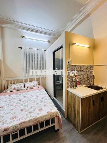 Phòng Studio cửa sổ Ban Công gần bờ kè sát cầu Công Lý