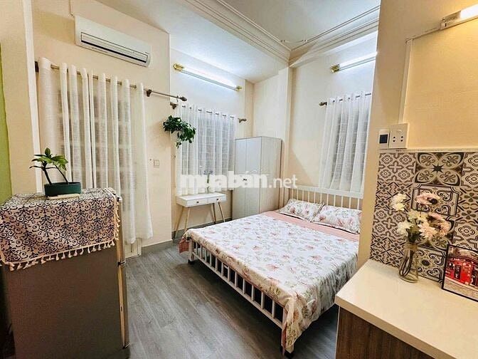 Phòng Studio cửa sổ Ban Công gần bờ kè sát cầu Công Lý
