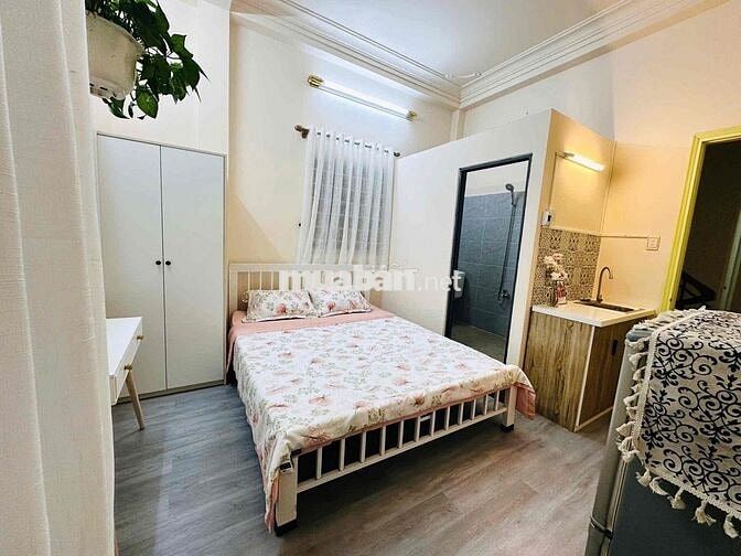 Phòng Studio cửa sổ Ban Công gần bờ kè sát cầu Công Lý
