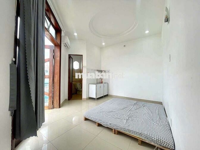 Ngay cầu Nguyễn Tri Phương- Phòng tiện nghi - Thoáng sạch