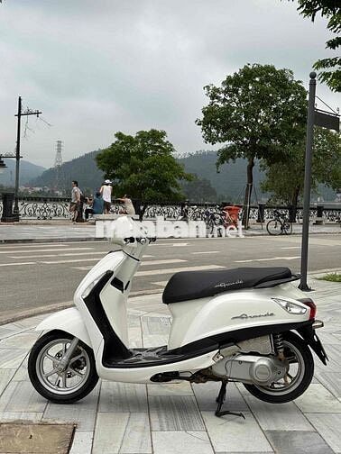 Yamaha Grande màu Trắng