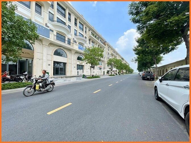 Văn Phòng 70m2 Full Nội Thất Có VAT Giá Chỉ 14Tr - Vạn Phúc City