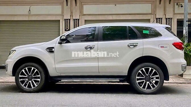 Ford Everest bản Titanium full 2 cầu SX 2019