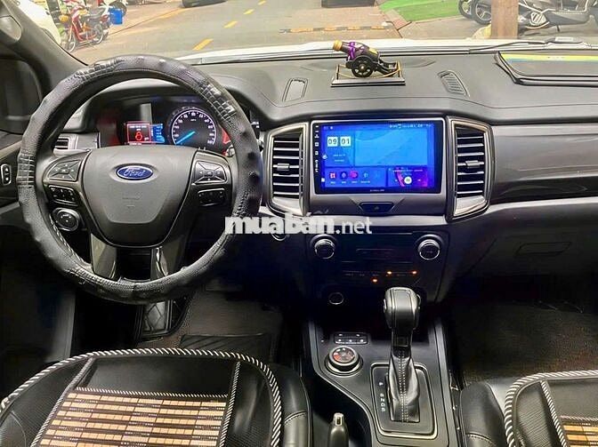 Ford Everest bản Titanium full 2 cầu SX 2019