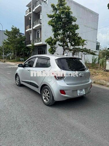 Hyundai i10 2014 Bạc 5 chỗ ban đu