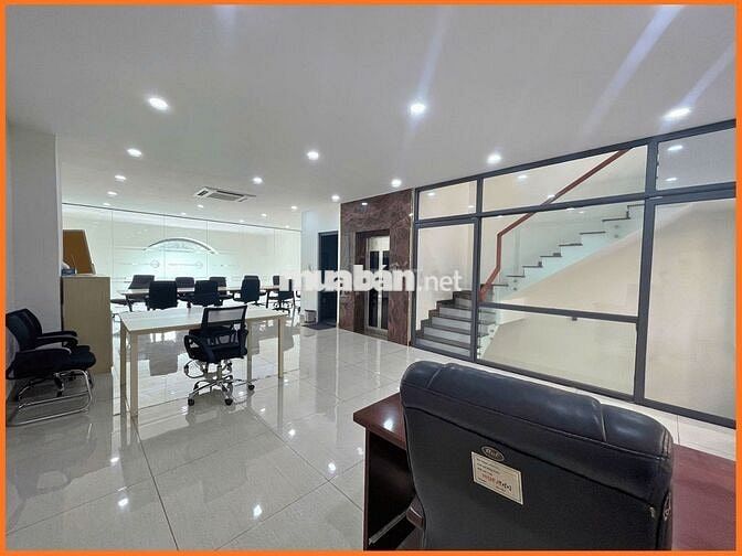Văn Phòng 70m2 Full Nội Thất Có VAT Giá Chỉ 14Tr - Vạn Phúc City