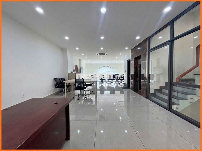 Văn Phòng 70m2 Full Nội Thất Có VAT Giá Chỉ 14Tr - Vạn Phúc City