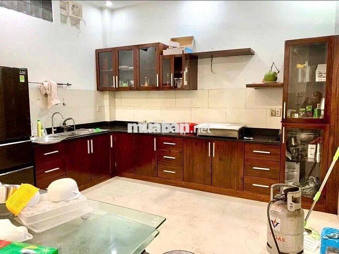 cho thiê nhà h6m cộng hoà p13 tân bình. DT: 5m x 18m 3 tầng 22tr