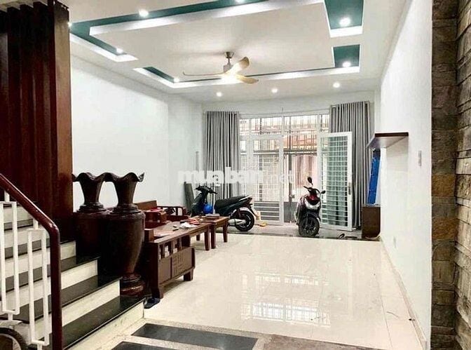 cho thiê nhà h6m cộng hoà p13 tân bình. DT: 5m x 18m 3 tầng 22tr