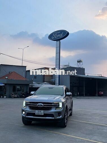 FORD EVEREST TITANIUM 1 CẦU 2022 – NỘI THẤT NÂU
