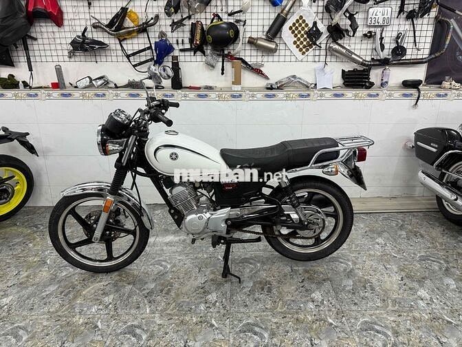 Yamaha YB125SP màu Trắng