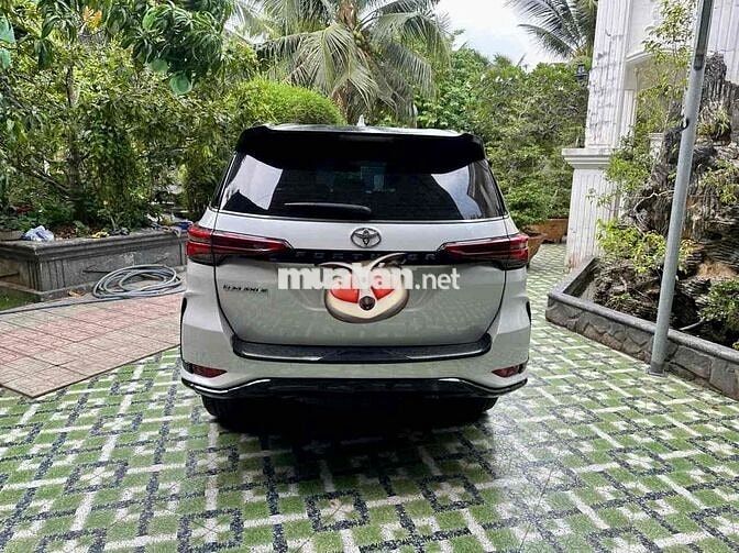 Toyota Fortuner Legender 2022 Trắng