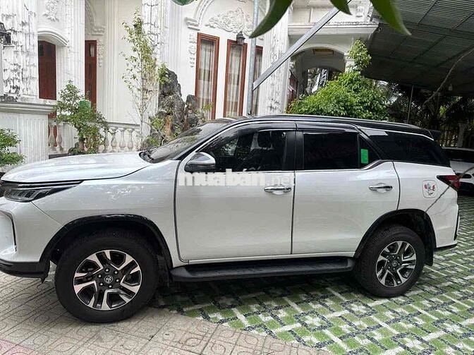 Toyota Fortuner Legender 2022 Trắng