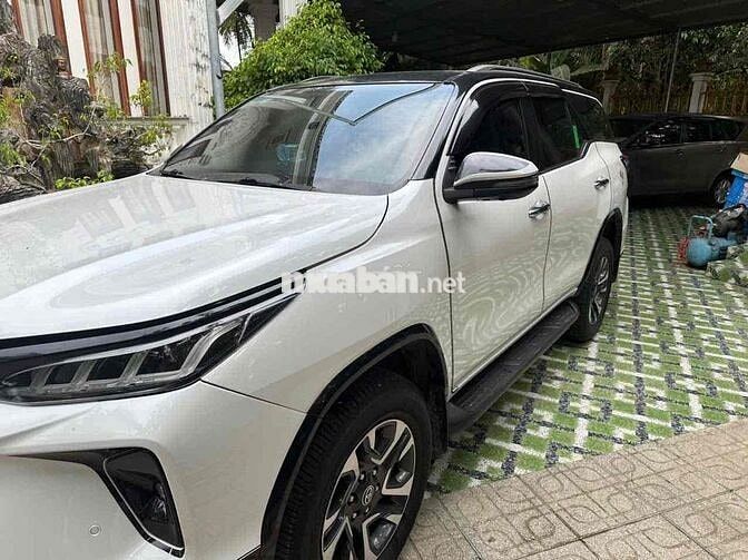Toyota Fortuner Legender 2022 Trắng