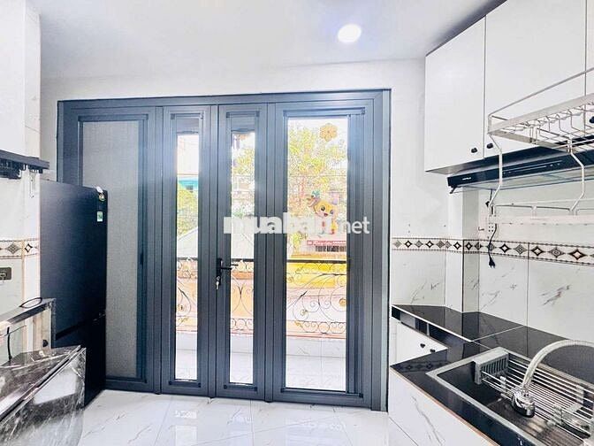 Nhà Cần bán gấp , Vị trí đẹp mặt bằng kinh doanh, sổ hồng riêng 