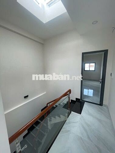Nhà 3 tầng Mặt tiền Hồng Bàng, nhà mới xây rất đẹp, 4m x 18m, 3PN, 3WC