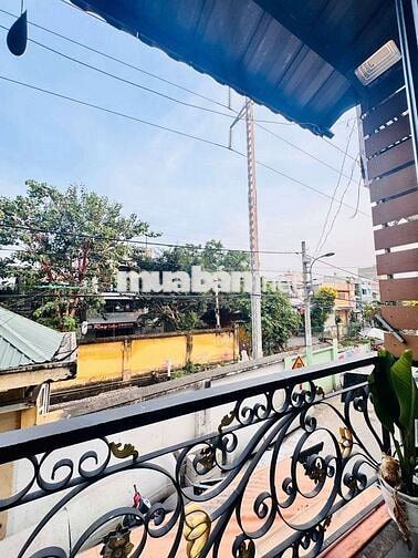 Nhà Cần bán gấp , Vị trí đẹp mặt bằng kinh doanh, sổ hồng riêng 
