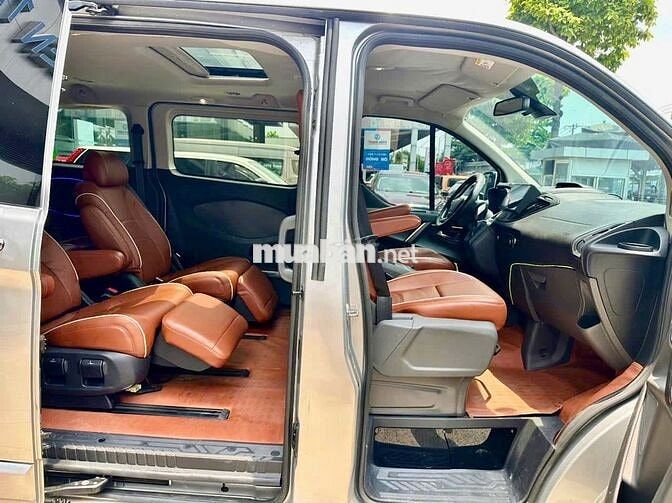 Ford Tourneo Titanium 2019 Bạc