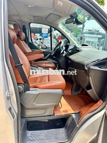Ford Tourneo Titanium 2019 Bạc