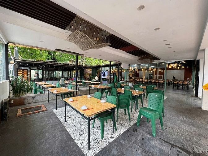 Cho thuê nhà mặt phố Xuân Thủy, Cầu Giấy: 450m2, giá cực rẻ chỉ 95tr