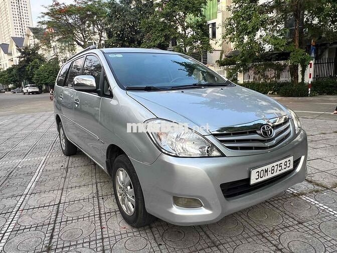 Nhà Toyota Innova G 2011 không dịch vụ 1 ngày