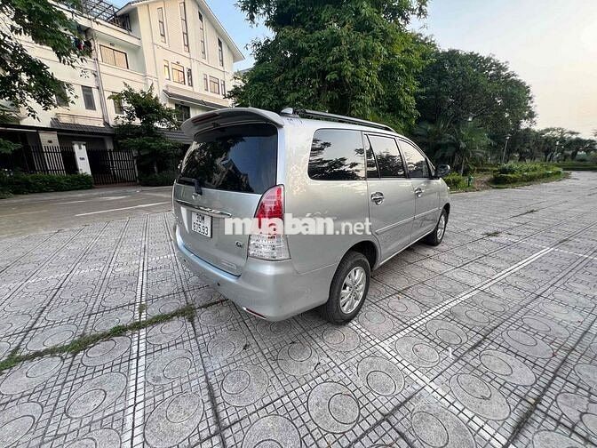 Nhà Toyota Innova G 2011 không dịch vụ 1 ngày