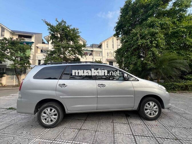Nhà Toyota Innova G 2011 không dịch vụ 1 ngày