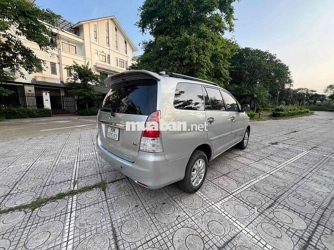 Nhà Toyota Innova G 2011 không dịch vụ 1 ngày
