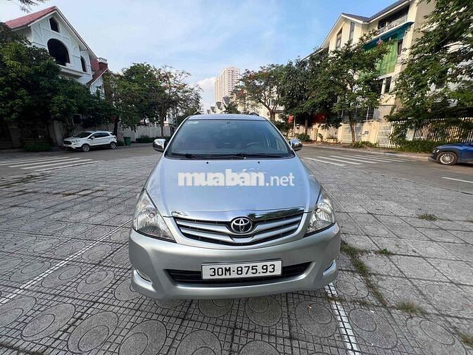 Nhà Toyota Innova G 2011 không dịch vụ 1 ngày