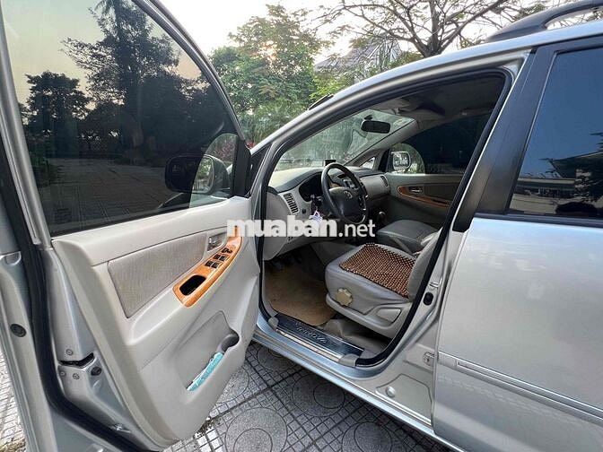 Nhà Toyota Innova G 2011 không dịch vụ 1 ngày