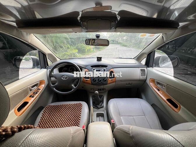 Nhà Toyota Innova G 2011 không dịch vụ 1 ngày