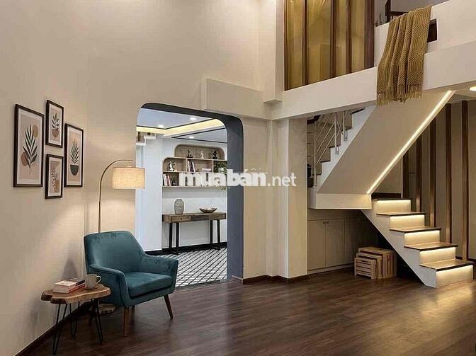 nhà Quận 1 giá rất tốt, khu vực sầm uất nhiều khách tây du lịch