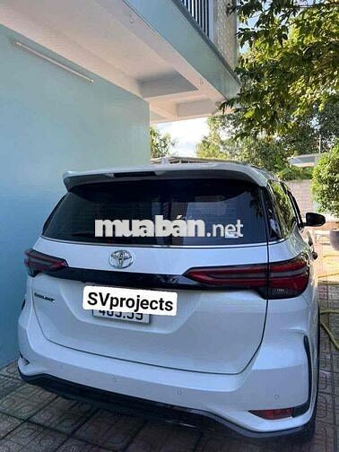 Toyota Fortuner Legender Trắng 7 chỗ