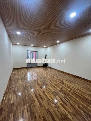 NHÀ NGUYÊN CĂN ĐƯỜNG TRẦN HƯNG ĐẠO , QUẬN 1 , TRỆT 3 LẦU , GIÁ 35 TR
